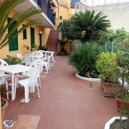 La Pina 3*